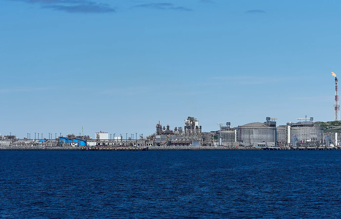 Floating AI Data Centers Put LNG Fuel Cells in the Spotlight